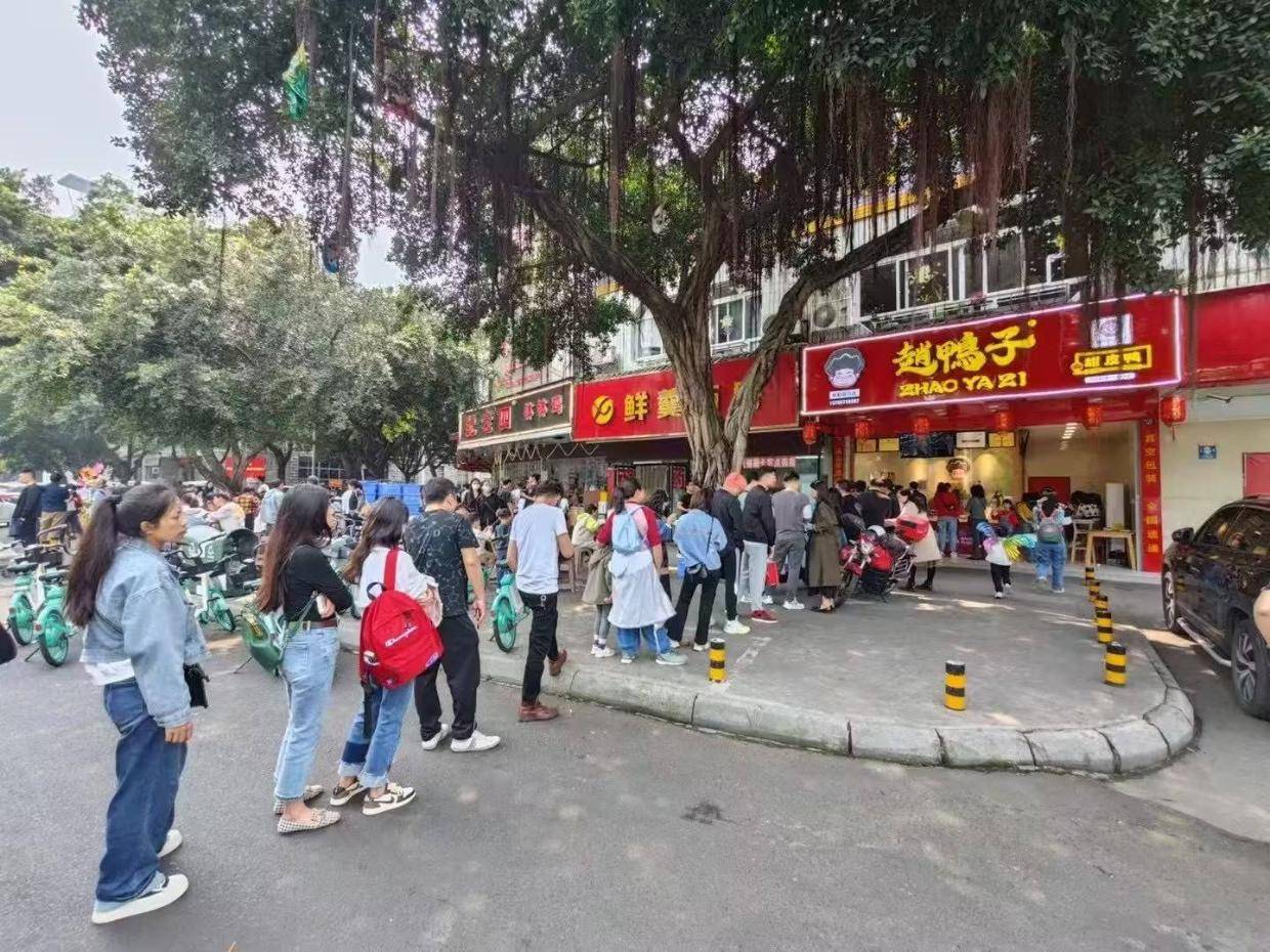 4. 晚上十点之后乐山还能买到甜皮鸭吗？
