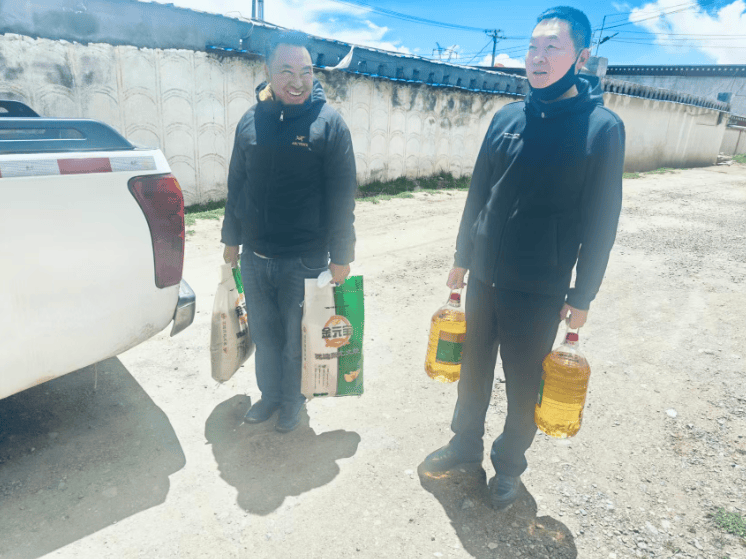 从擦肩而过到携手同行——青藏铁路首发列车长陈春友与安多牧民塔规20年的天路情缘