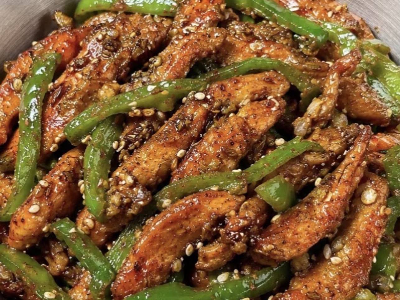 天呐！青椒炒鸡柳竟有烧烤味？只需十分钟，低卡好吃还不长胖哦