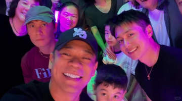 王菲邀请《主角》主创看谢霆锋演唱会 与孙浩翟子路一起合影