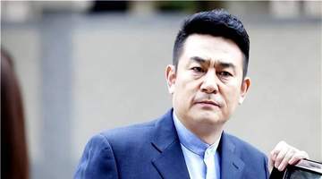 62岁李洪涛近况曝光！娶圈外美女生下一子，如今婚姻幸福成人生赢家