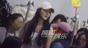 王玉雯拍摄定妆照 多风格无缝切换颜值体态双在线