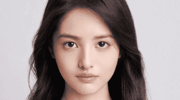 ️时隔八年!周星驰全新星女郎亮相,19 岁素人雪野惊艳大银幕