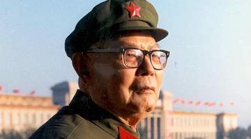1976年,伟人临终前拿掉叶帅军权,这背后有什么复杂的考量