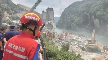 “拼命地跑,腿脚都是软的”,重庆男子丢下车:如果车再快几十秒,就被埋了