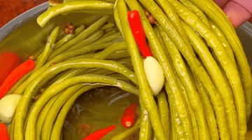 一坛酸香封夏日,鲜豇豆腌渍时光
