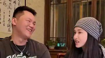 7月26日 朱芳雨现身东坑街头 与球迷围聚互动 分享篮球推广新动向引关注