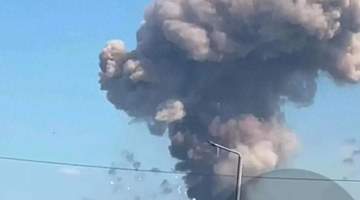 赫梅利尼茨基乌军特战队训练基地突发弹药爆炸 参与事故处置及围观民众全程目睹巨响从午后持续到入夜 3名士兵受伤5人失联
