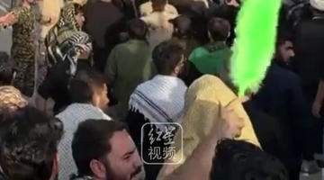 哈梅内伊葬礼细节曝光: 35℃高温下6000个喷头洒水降温 军队烘焙准备了5000万个面包 2500辆救护车、50万升注射液待命