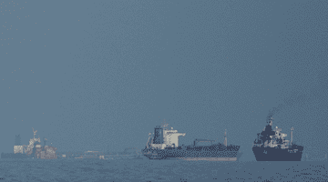 美军称霍尔木兹海峡仍对通航船只开放