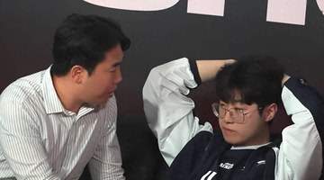 宙斯承认打LYON心态崩了,HLE输不起,强行收走印度神王的应援牌