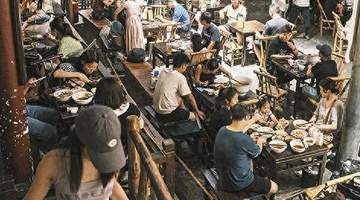 夜长沙新玩法:当茶馆夜读遇上街头合唱,星城夜娱有多迷人