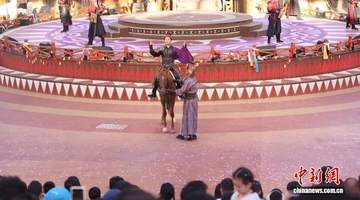 宁夏银川漫葡小镇暑期热闹非凡 游客沉浸参与多元活动体验拉满