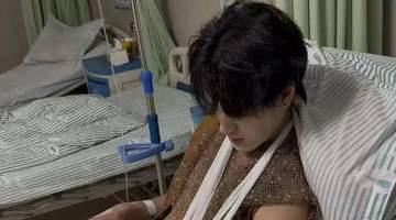 方特景区NPC兼职遇意外 一级运动员手腕被游客掰断发声维权 游客失联仅收2万赔偿