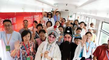400余游客乘2026首趟非遗主题旅游专列赴米脂 边赏秦腔边体验陕北多元景致