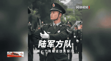 在“杨根思连”的肖荣基，带着哥哥照片走过天安门阅兵场，两次立功传承家国使命