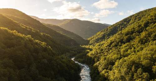 长城沿线爬山徒步寻访古长城,山下农家乐铁锅炖大鹅聚餐