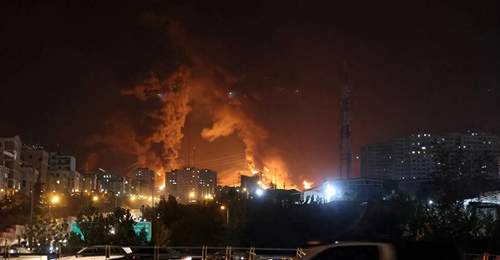连炸两日！特朗态度强硬，发出“灭伊”警告，伊朗导弹倾泻，重创228处美军设施