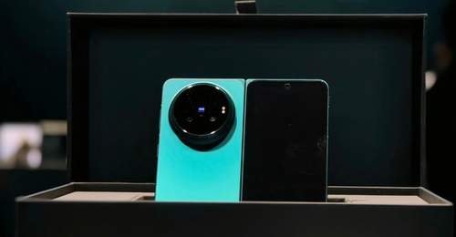 vivoXFold6:2亿主摄搭配增距镜,演唱会山顶也是大屏现场