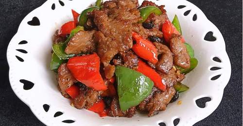 炒出嫩滑牛肉要选对食材会切工 多元参与式烹饪体验从选肉到控火全攻略