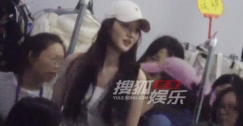 王玉雯拍摄定妆照 多风格无缝切换颜值体态双在线