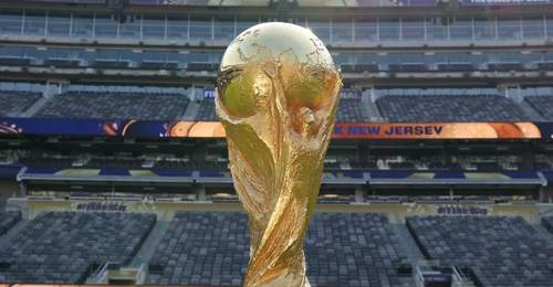 FIFA官方晒照:大力神杯送达 纽约大都会静待好戏开场