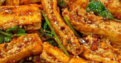 香菜拌炸豆腐:香辣诱人,一口就上瘾的神仙吃法