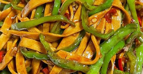 下饭圈神仙组合!跟着做青椒炒千张,脆嫩鲜滑香得全家抢着尝