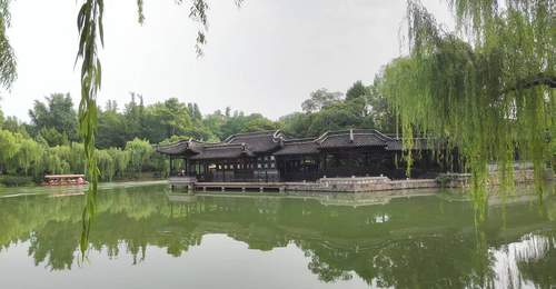 赛里木湖多元文旅体验升级 景区服务需回归人本关怀