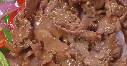 家常快手洋葱炒牛肉 鲜香脆嫩吃出烟火暖意