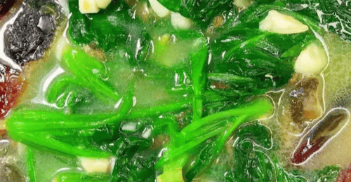 鲜爽金银蛋菠菜汤,家人围坐尝粤式家常食趣