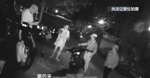 北京突发:一岁幼童呛药窒息 丰台民警现场急救