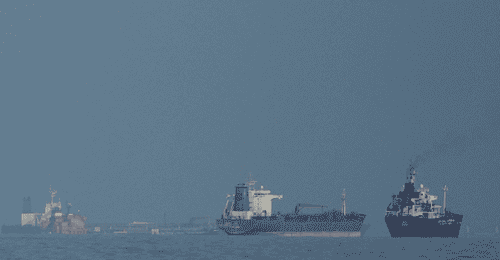 美军称霍尔木兹海峡仍对通航船只开放