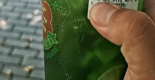 茶饮店爆款饮品名为“蜂油精”,顾客称口感清爽,品牌方:系蜂蜜柠檬水,不含风油精,已上架多年