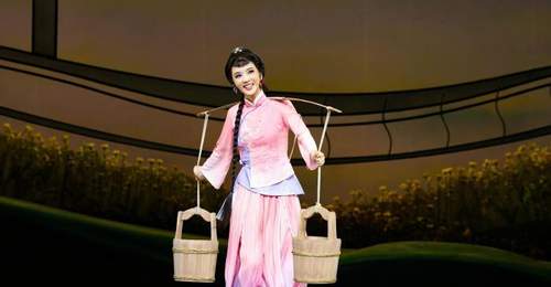 青春越剧《九斤姑娘》杭州首演 李云霄领衔演绎