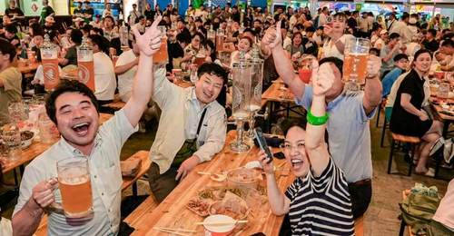 啤酒冷热知识大揭秘:颜色与泡沫背后的秘密