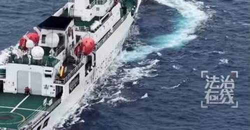 7月24日黄岩岛海域维权现场画面公开 中国海警水炮驱离非法闯境菲船引关注