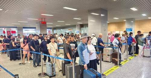 延吉机场暑运活力拉满 多元对韩航线引客流扎堆体验