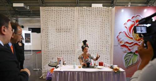 “她的花开”融合展与沉浸式戏剧展邀您共赴雅加达文明之约