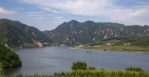 桓仁秋日多玩法:五女山逛城、桓龙湖乘舟吃鲜鱼、枫林谷虎谷峡漫赏红叶享静谧
