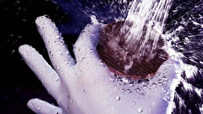 中国专家警告,AI不仅可能抢人类工作,还可能抢生命之源
