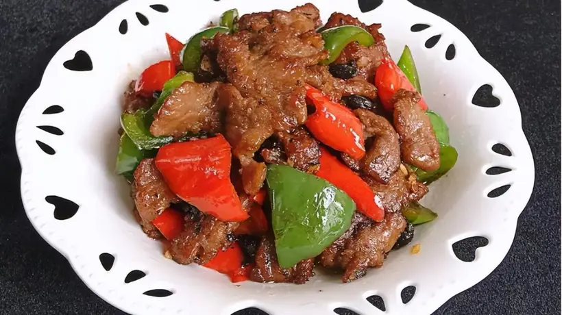 炒出嫩滑牛肉要选对食材会切工 多元参与式烹饪体验从选肉到控火全攻略