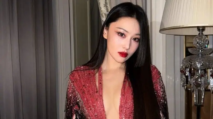 张馨予身材真丰腴!一袭深V裙领口开到腰差点“撑爆”,性感迷人