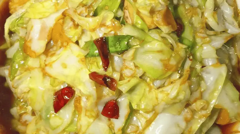 三伏天最省心的下饭菜:酱汁清炒包菜,清淡开胃与凉拌菜换着吃
