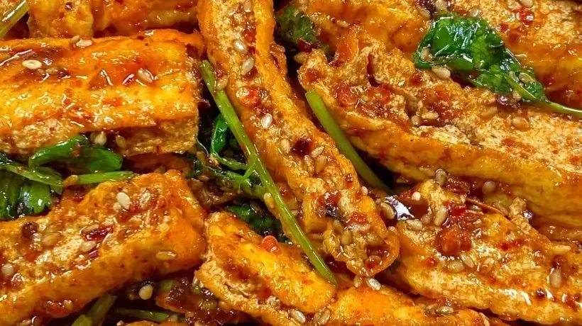香菜拌炸豆腐:香辣诱人,一口就上瘾的神仙吃法