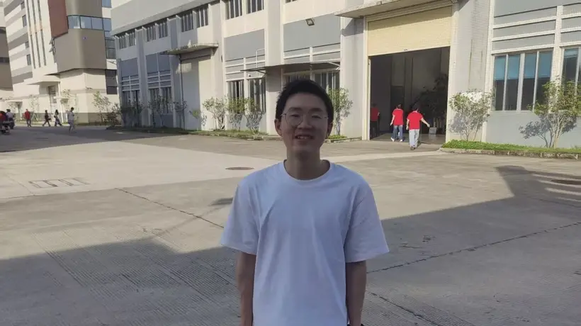 双胞胎兄妹高考后进厂赚学费 想靠自己减轻亲人负担