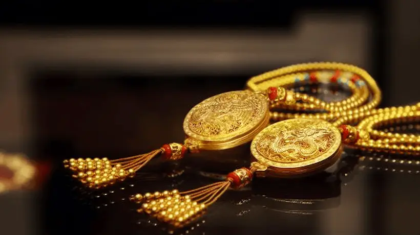 金价下挫激活多元购金需求 老铺黄金难续溢价优势
