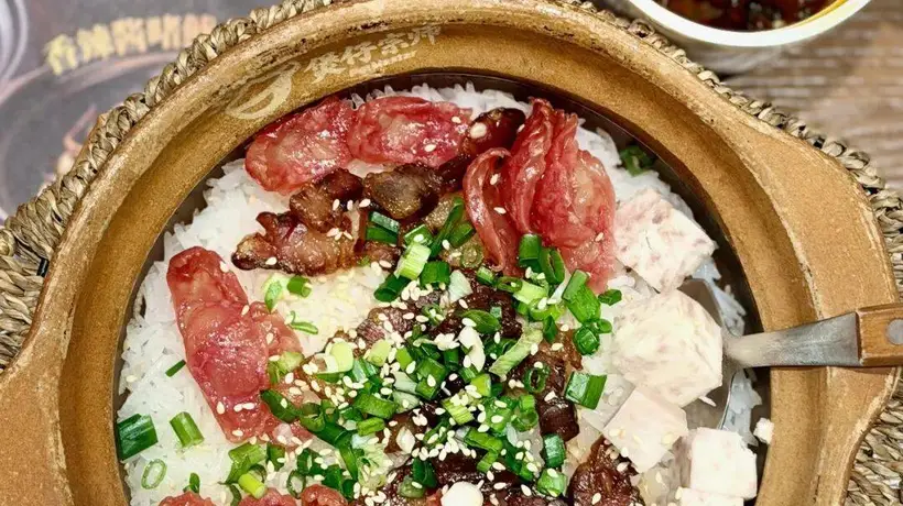 打卡广州三餐寻味 我专挑带锅巴的煲仔饭吃 太对味了