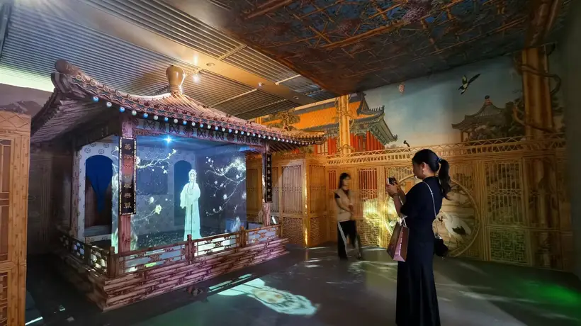 到国家图书馆,看一场故宫乾隆花园沉浸式光影展