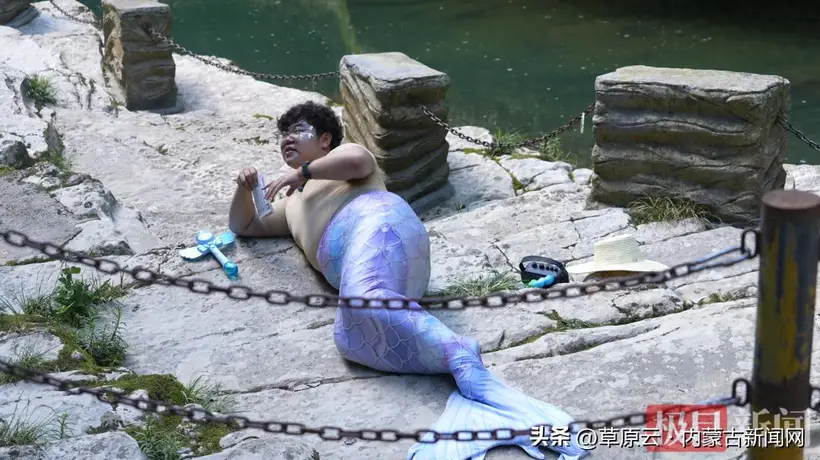 湖北一景区“胖头美人鱼”走红,被网友戏称“胖海象”